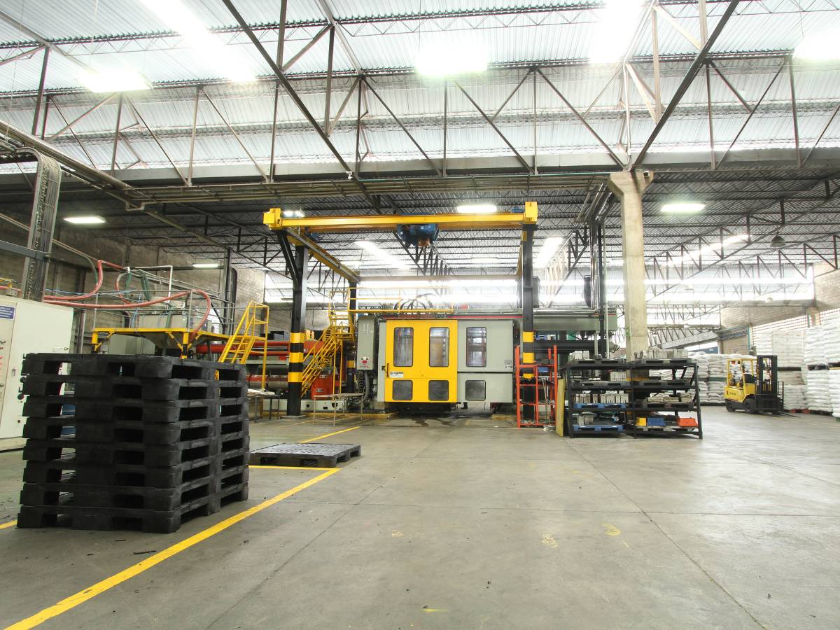 Warehousing and distribution facility